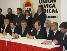 NO a los superpoderes: la UCR hará una campaña nacional.