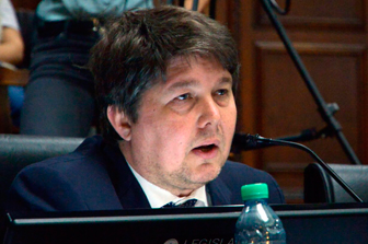 “El Proyecto del ejecutivo atrasa tecnológicamente”