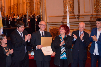 La Legislatura distinguió a José Onaindia como personalidad destacada